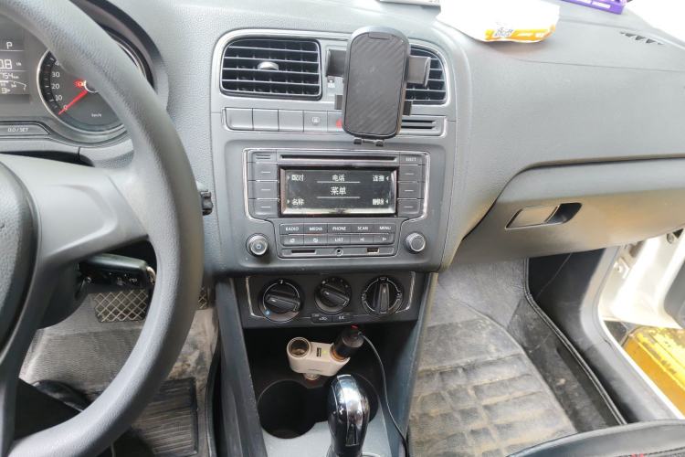 Used Volkswagen Polo 2014 1.4L Automatic Comfort Edition Audio And AC Panel