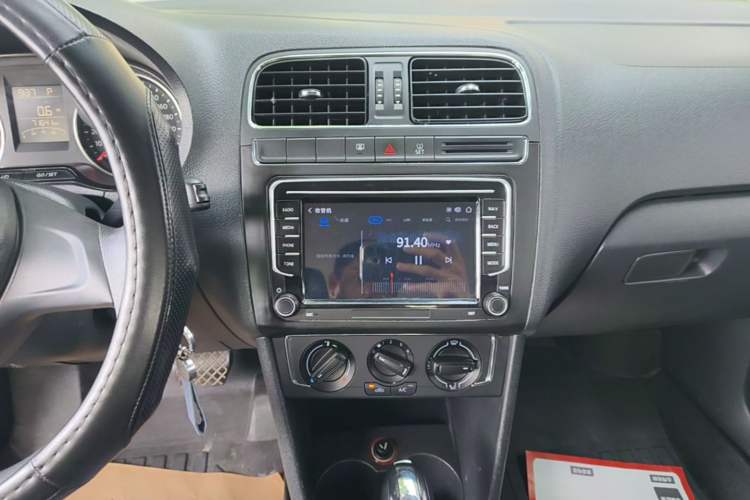 Used Volkswagen Polo 2014 1.4L Automatic Comfort Edition Audio And AC Panel