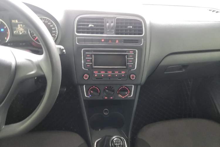 Used Volkswagen Polo 2014 1.4L Manual Comfort Edition Audio And AC Panel