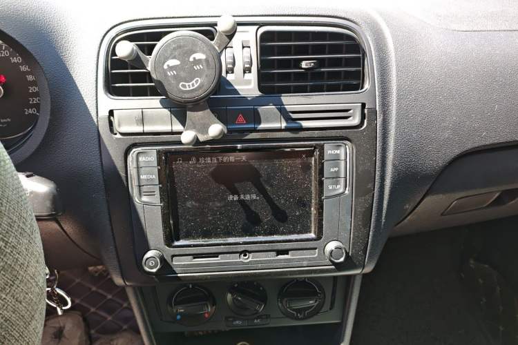 Used Volkswagen Polo 2014 1.4L Manual Fashion Edition Audio And AC Panel