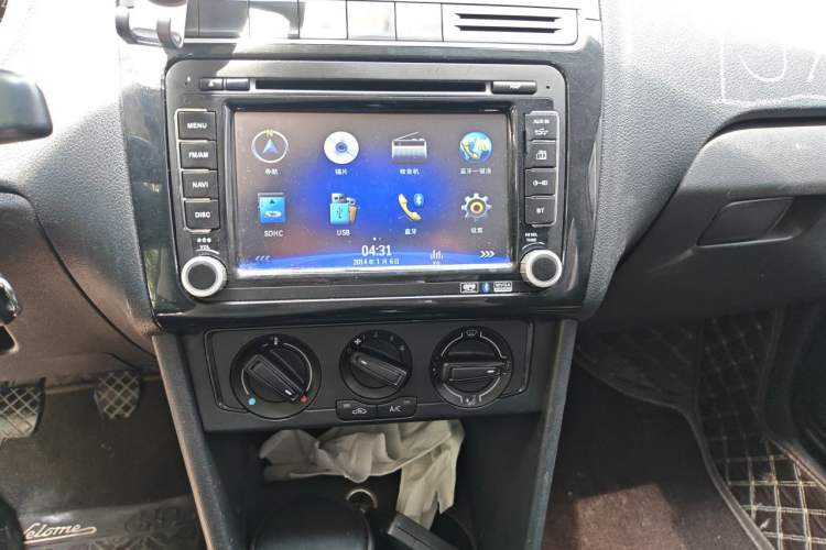 Used Volkswagen Polo 2014 1.4L Manual Fashion Edition Audio And AC Panel