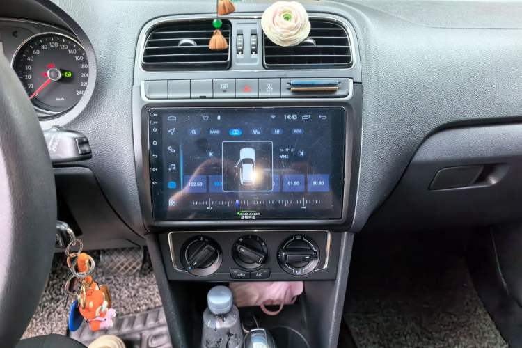Used Volkswagen Polo 2014 1.6L Automatic Comfort Edition Audio And AC Panel