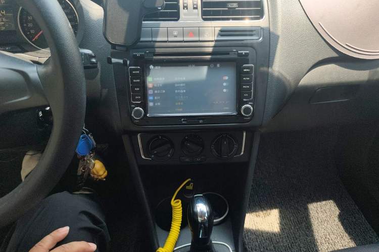 Used Volkswagen Polo 2014 1.4L Automatic Comfort Edition Audio And AC Panel