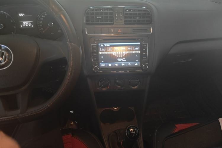 Used Volkswagen Polo 2014 1.4L Manual Fashion Edition Audio And AC Panel