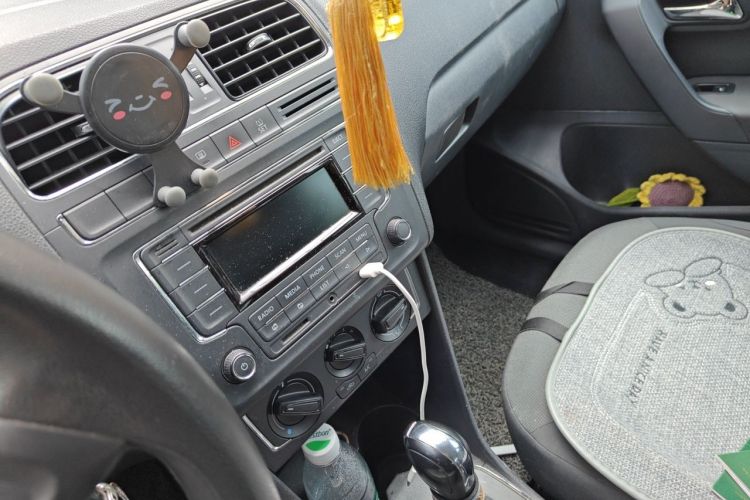 Used Volkswagen Polo 2014 1.4L Automatic Comfort Edition Audio And AC Panel