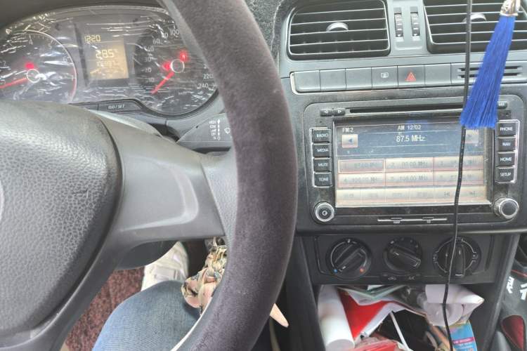 Used Volkswagen Polo 2014 1.4L Manual Fashion Edition Audio And AC Panel