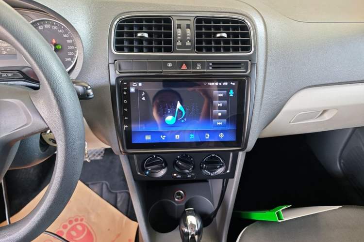 Used Volkswagen Polo 2014 1.4L Automatic Comfort Edition Audio And AC Panel