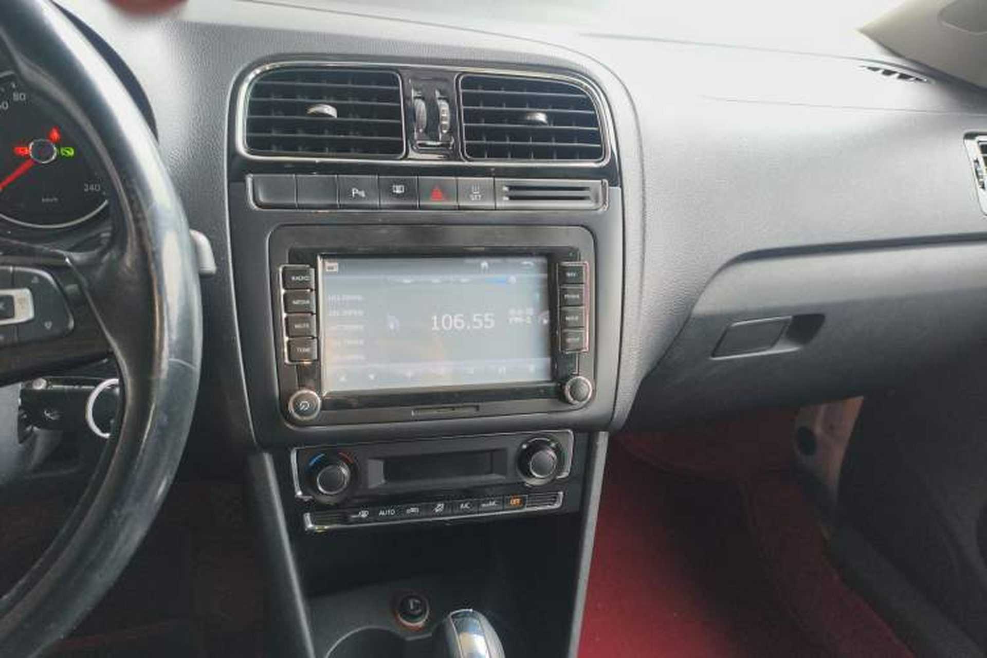 Used Volkswagen Polo 2014 1.6L Automatic Luxury Edition Audio And AC Panel