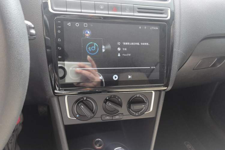 Used Volkswagen Polo 2014 1.6L Automatic Comfort Edition Audio And AC Panel