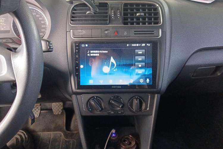 Used Volkswagen Polo 2014 1.4L Manual Fashion Edition Audio And AC Panel