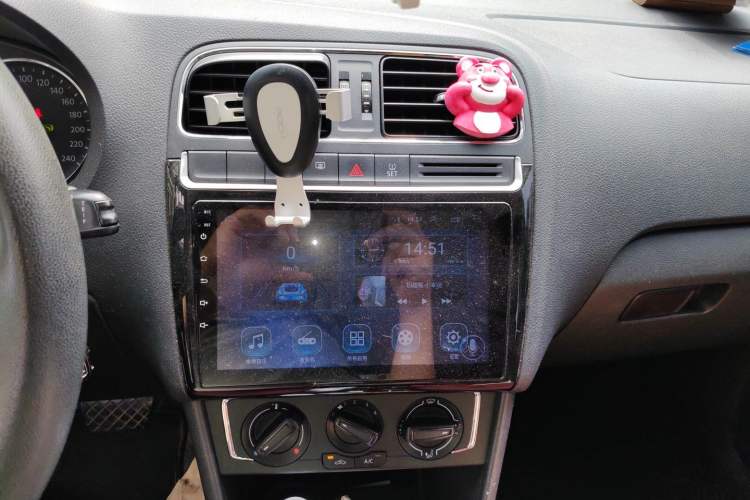 Used Volkswagen Polo 2014 1.4L Automatic Comfort Edition Audio And AC Panel