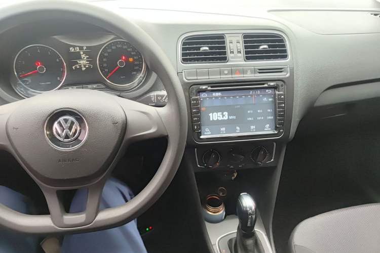 Used Volkswagen Polo 2014 1.6L Automatic Comfort Edition Audio And AC Panel