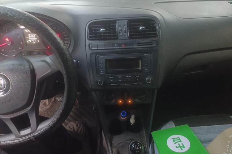 Used Volkswagen Polo 2014 1.4L Manual Fashion Edition Audio And AC Panel