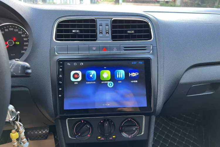 Used Volkswagen Polo 2014 1.4L Automatic Comfort Edition Audio And AC Panel