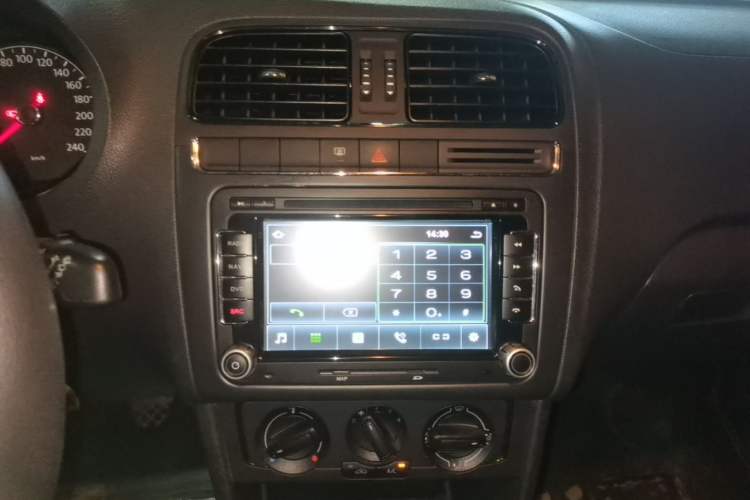 Used Volkswagen Polo 2014 1.4L Manual Fashion Edition Audio And AC Panel