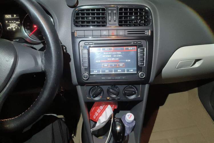 Used Volkswagen Polo 2014 1.4L Automatic Comfort Edition Audio And AC Panel