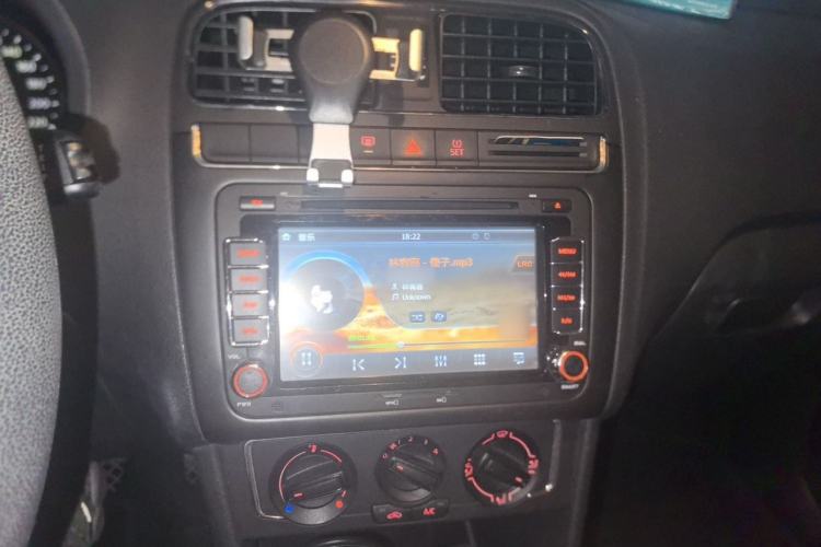 Used Volkswagen Polo 2014 1.6L Automatic Comfort Edition Audio And AC Panel