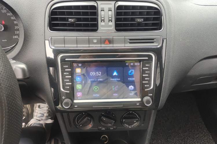 Used Volkswagen Polo 2014 1.4L Manual Fashion Edition Audio And AC Panel