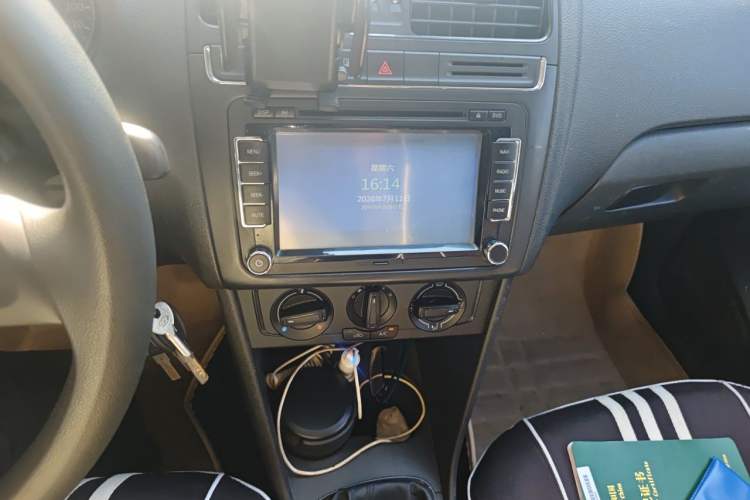 Used Volkswagen Polo 2014 1.4L Manual Fashion Edition Audio And AC Panel