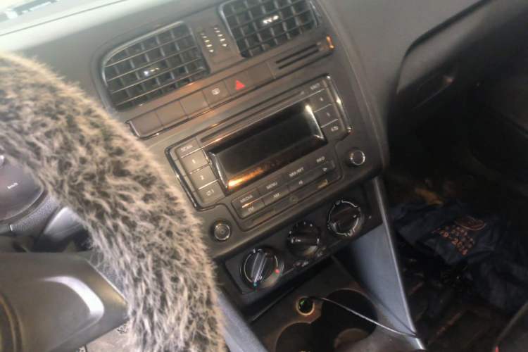Used Volkswagen Polo 2014 1.4L Manual Fashion Edition Audio And AC Panel