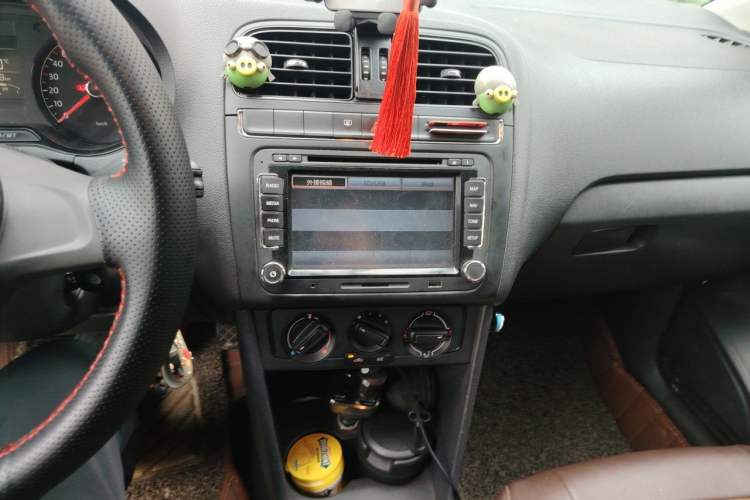 Used Volkswagen Polo 2014 1.4L Manual Fashion Edition Audio And AC Panel