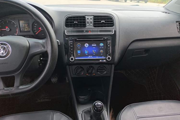 Used Volkswagen Polo 2014 1.4L Manual Fashion Edition Audio And AC Panel