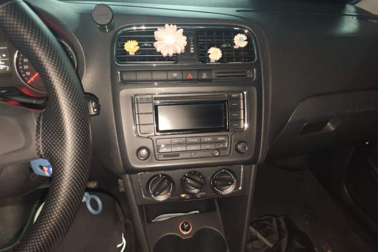 Used Volkswagen Polo 2014 1.4L Manual Comfort Edition Audio And AC Panel