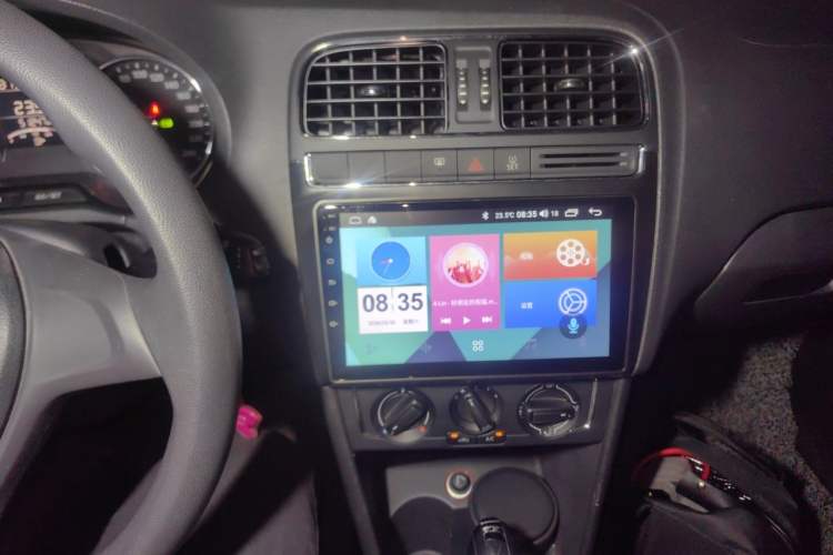 Used Volkswagen Polo 2014 1.4L Automatic Comfort Edition Audio And AC Panel