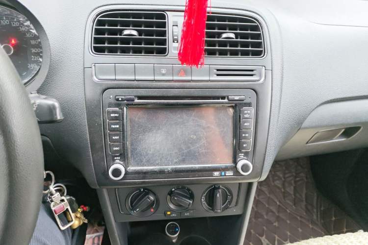 Used Volkswagen Polo 2014 1.4L Manual Fashion Edition Audio And AC Panel