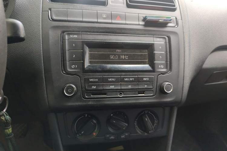 Used Volkswagen Polo 2014 1.4L Manual Fashion Edition Audio And AC Panel