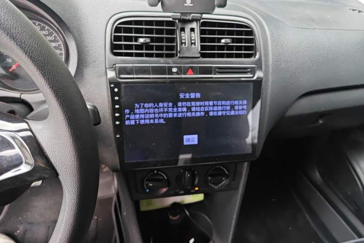 Used Volkswagen Polo 2014 1.4L Manual Fashion Edition Audio And AC Panel