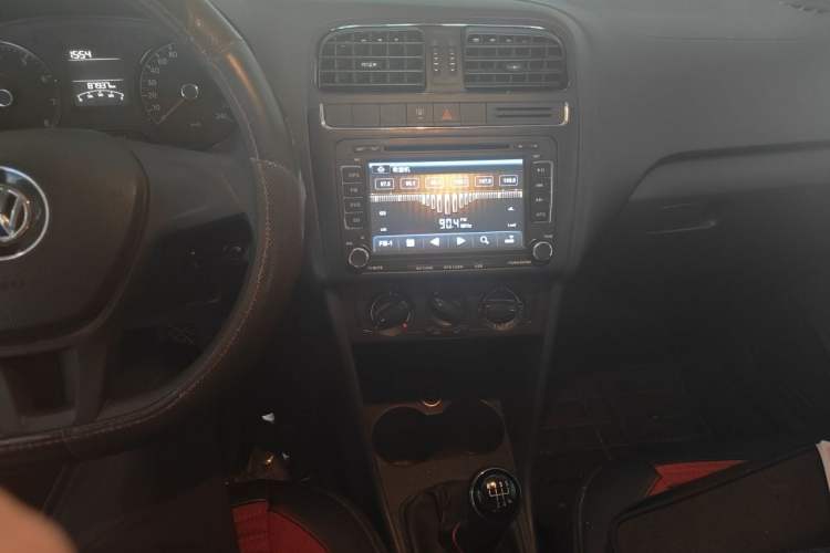 Used Volkswagen Polo 2014 1.4L Manual Fashion Edition Audio And AC Panel