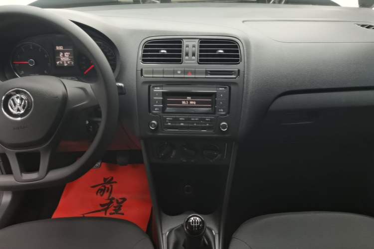 Used Volkswagen Polo 2014 1.4L Manual Fashion Edition Audio And AC Panel