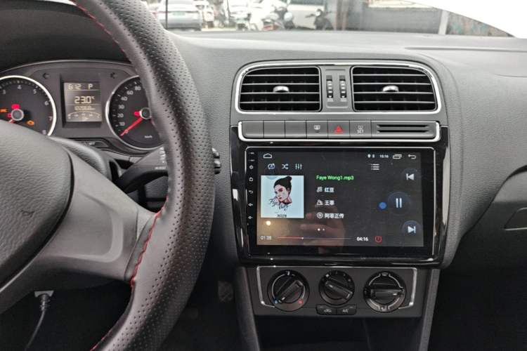 Used Volkswagen Polo 2014 1.4L Automatic Comfort Edition Audio And AC Panel