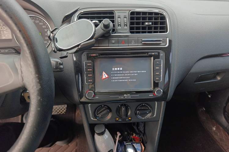 Used Volkswagen Polo 2014 1.4L Automatic Comfort Edition Audio And AC Panel