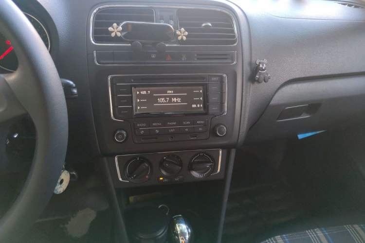 Used Volkswagen Polo 2014 1.4L Automatic Comfort Edition Audio And AC Panel