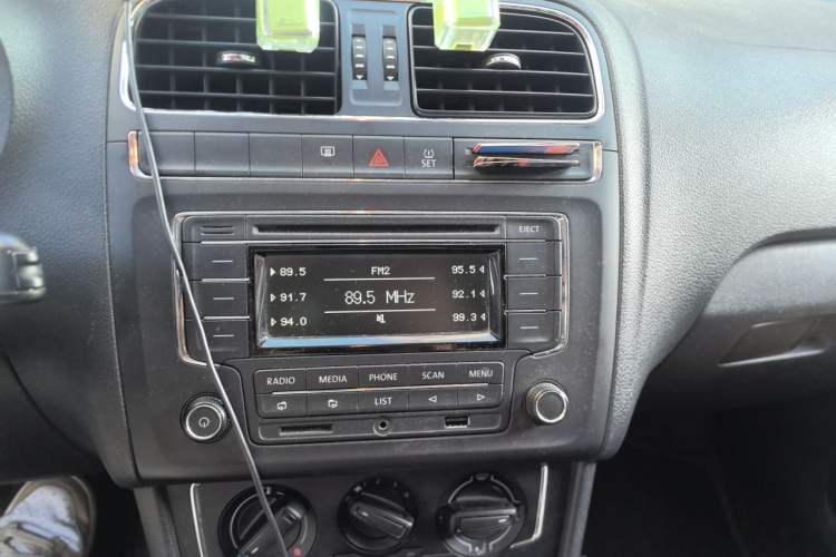 Used Volkswagen Polo 2014 1.4L Automatic Comfort Edition Audio And AC Panel