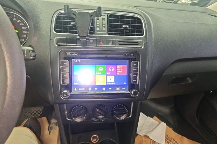 Used Volkswagen Polo 2014 1.6L Automatic Comfort Edition Audio And AC Panel