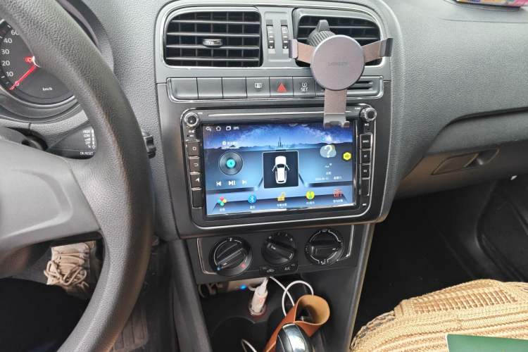 Used Volkswagen Polo 2014 1.6L Automatic Comfort Edition Audio And AC Panel