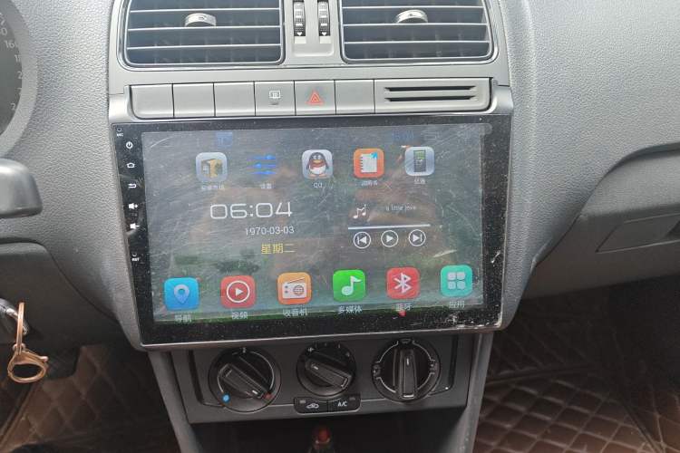 Used Volkswagen Polo 2014 1.4L Manual Fashion Edition Audio And AC Panel