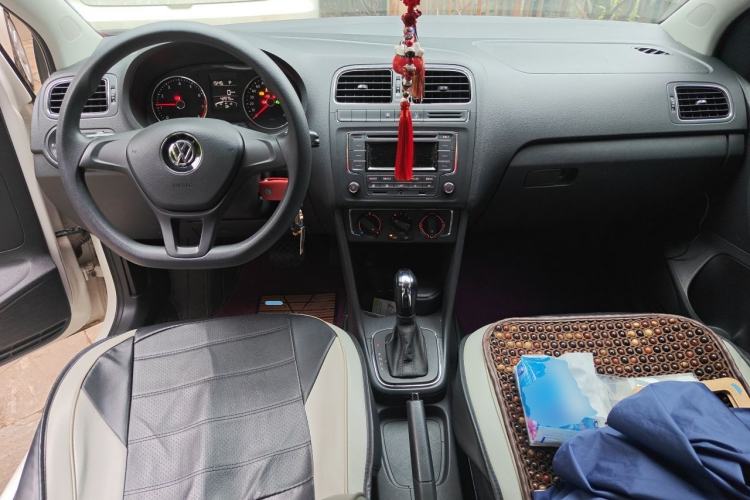 Used Volkswagen Polo 2014 1.6L Automatic Comfort Edition Center Console