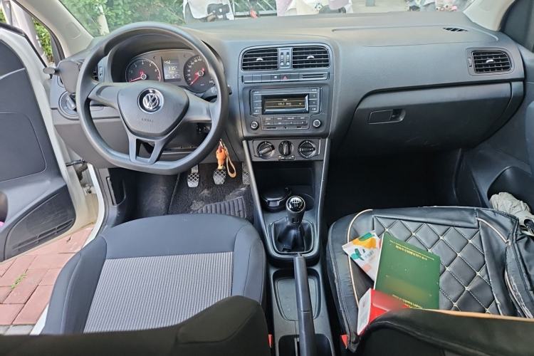 Used Volkswagen Polo 2014 1.4L Manual Fashion Edition Center Console