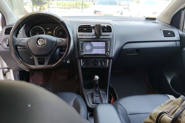 Used Volkswagen Polo 2014 1.6L Automatic Comfort Edition Center Console