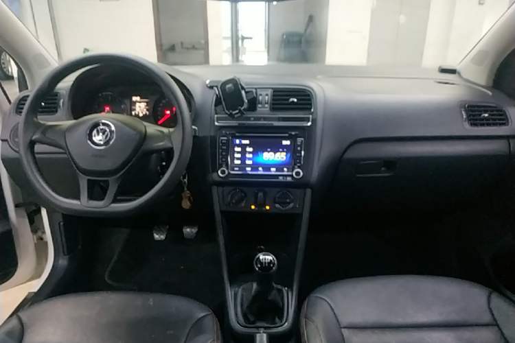 Used Volkswagen Polo 2014 1.4L Manual Fashion Edition Center Console