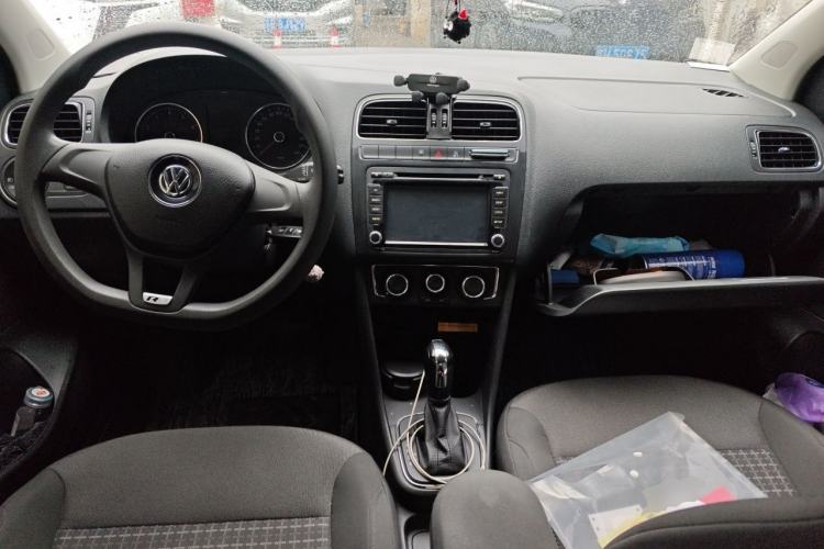 Used Volkswagen Polo 2014 1.6L Automatic Comfort Edition Center Console