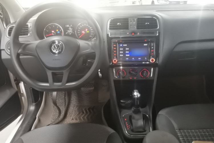 Used Volkswagen Polo 2014 1.6L Automatic Comfort Edition Center Console