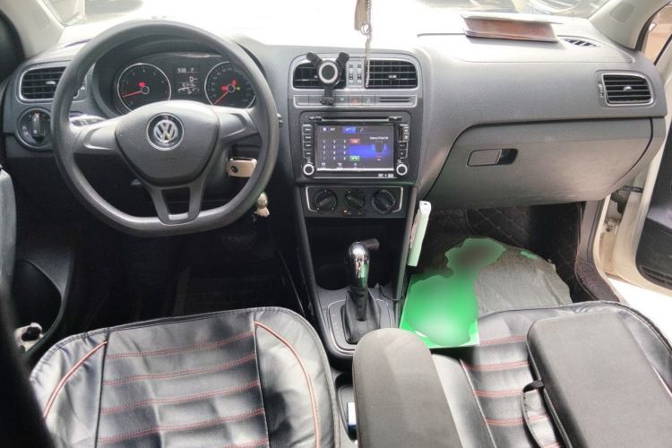 Used Volkswagen Polo 2014 1.6L Automatic Comfort Edition Center Console