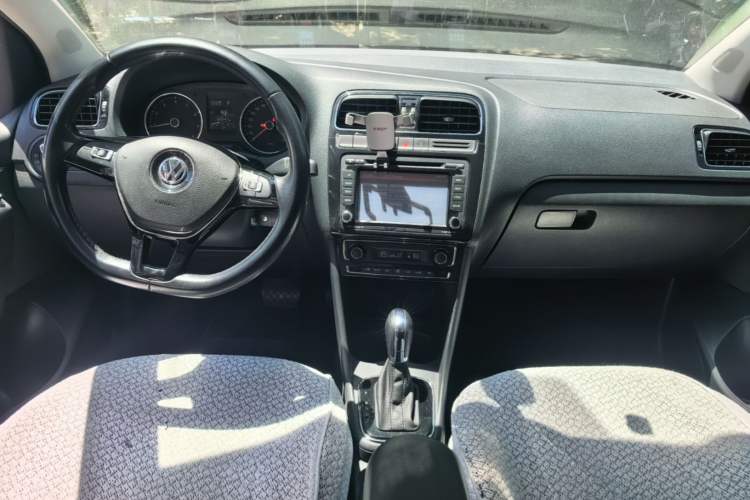 Used Volkswagen Polo 2014 1.6L Automatic Luxury Edition Center Console