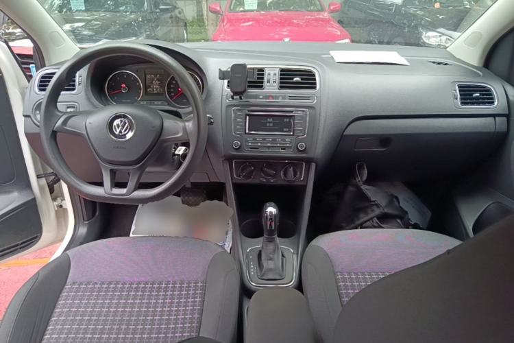 Used Volkswagen Polo 2014 1.6L Automatic Comfort Edition Center Console