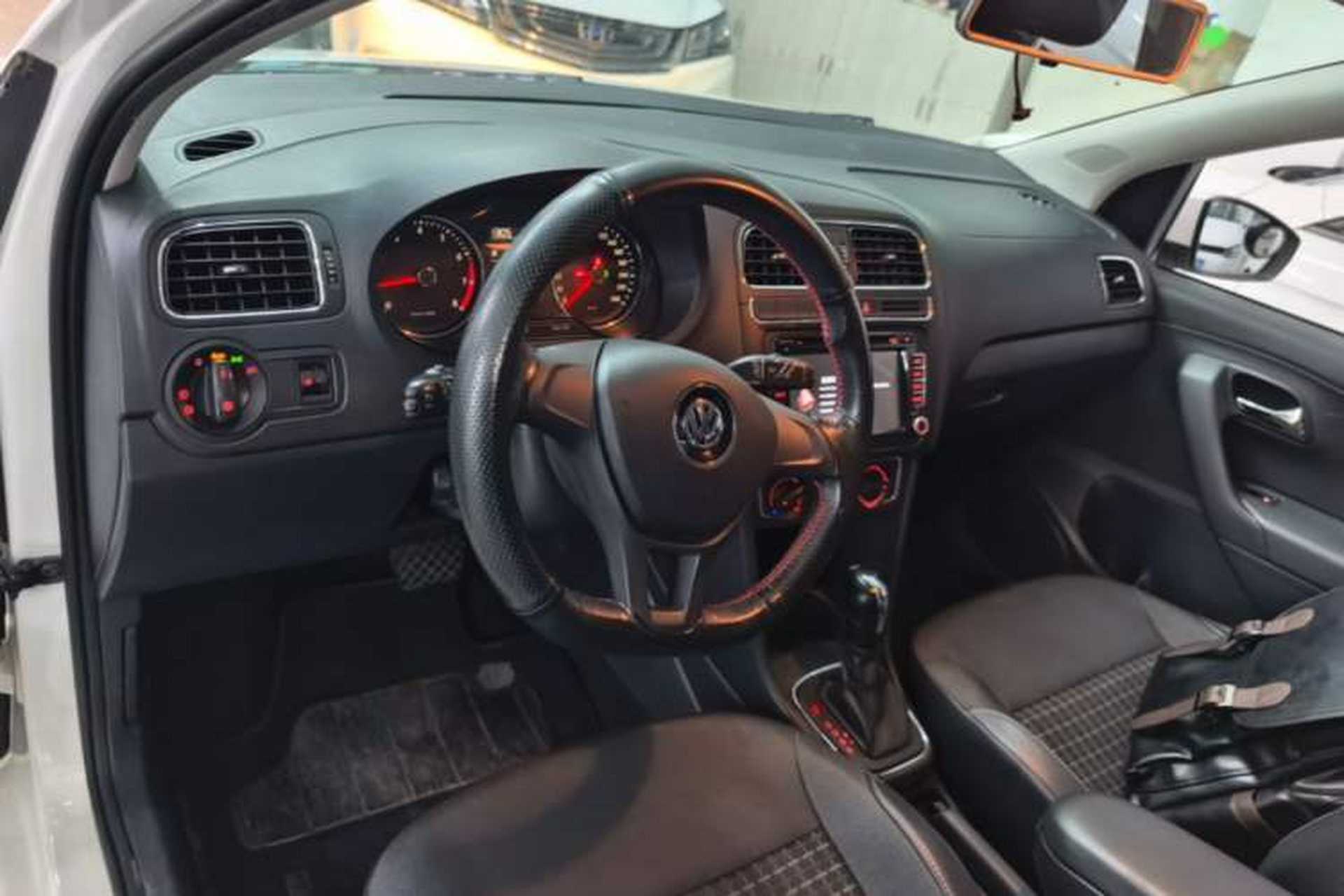 Used Volkswagen Polo 2014 1.6L Automatic Comfort Edition Center Console